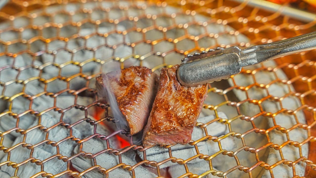 도마 홍대본점 갈비 한 점 — charcoal-grilled Korean BBQ (烤肉) at Doma Hongdae, a hand-cut hanwoo restaurant in Hongdae Seoul · 2