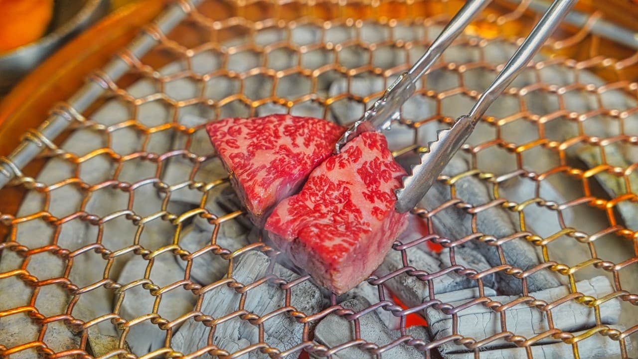 도마 홍대본점 갈비살 연탄숯불 — Korean BBQ (烤肉 · 구운고기) charcoal grilling at Doma Hongdae, a Hongdae restaurant in Seoul