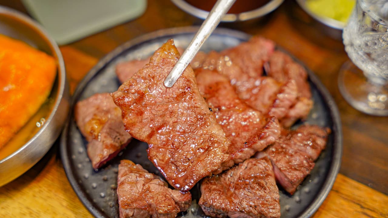 도마 홍대본점 갈비 한 점 — charcoal-grilled Korean BBQ (烤肉) at Doma Hongdae, a hand-cut hanwoo restaurant in Hongdae Seoul · 5
